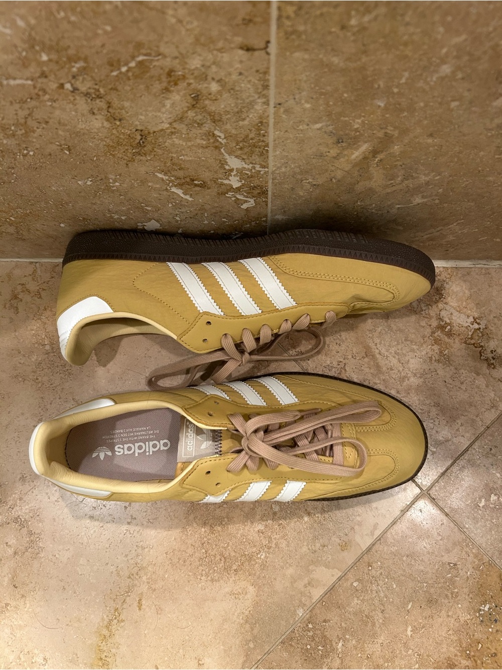 NWOT Adidas casual samba shoes